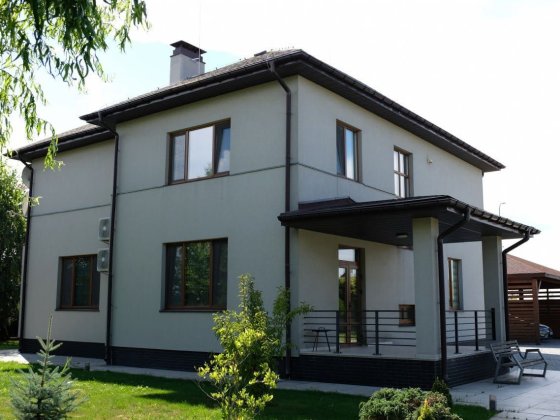 Будинок з басейном, сауною та тренажерною залою у КМ в селі Проців Процев