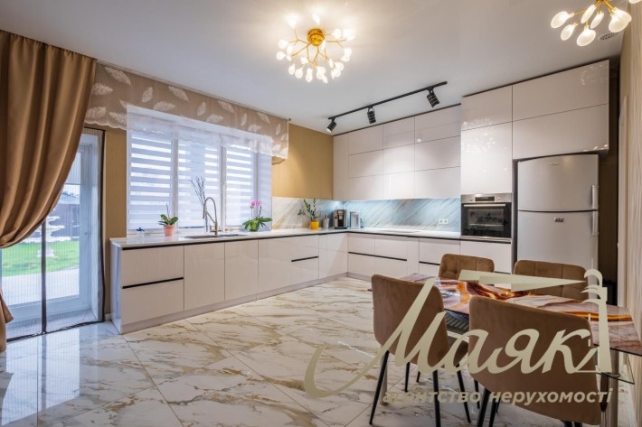 Продажа дома 182.6 м2 в с. Погребы, Киевская обл, Броварский р-н. - фото 1