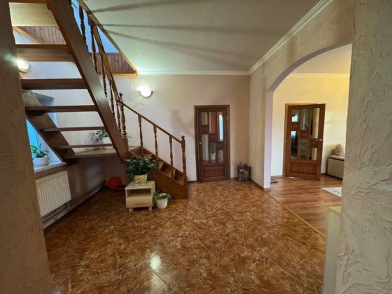 Продається двоповерховий будинок 100м2 с.Хотів 3км від Києва Хотов