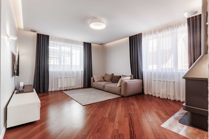 Продаж будинку. Хотів. 233 кв.м. 5 км від Києва. З ремонтом і меблями - фото 1