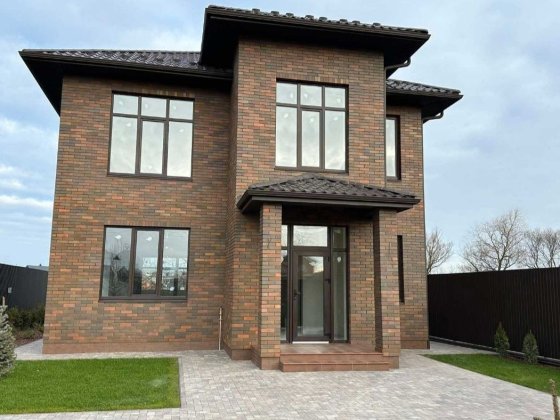 Газ!Продаж сучасного будинку 180 м2 з автонавісом с. Шевченкове!

Проп Шевченкове