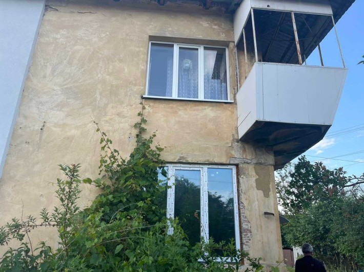 Продаж частини будинку з гаражем в Винниках (центр) - фото 1