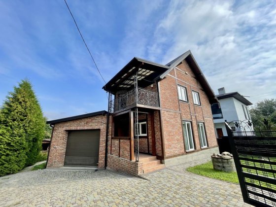 Особливий будинок у Винниках, вул. Забава з гарним заднім двориком Винники