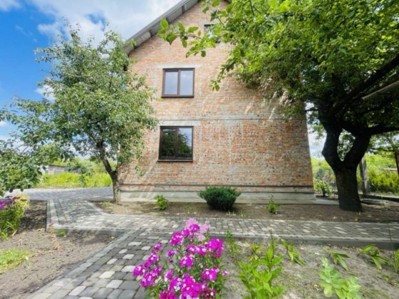 Продаж  просторого будинку, зі всіма комунікаціями