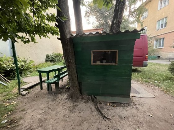 Хата, база все йде в комплект те що на фото. Самбор