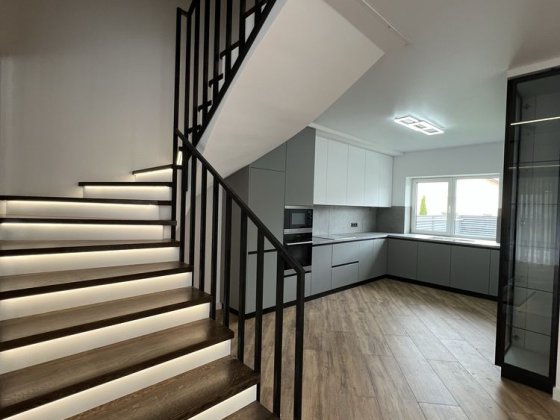 Продаж котеджу з ремонтом та меблями біля Львова,Рудно Рудное