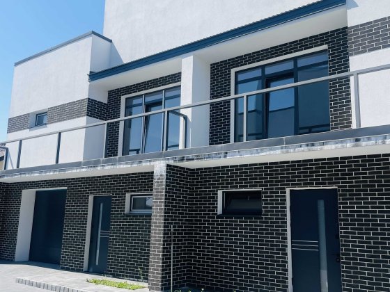 Продаж стильного котеджу Солонка бічна Наварійська1