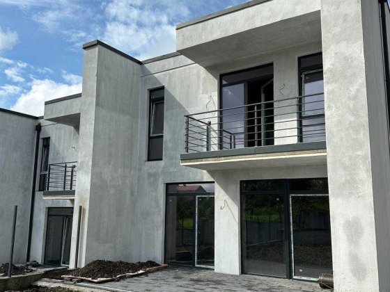 Продаж сучасного 2-поверхового таунхауса у Солонці!