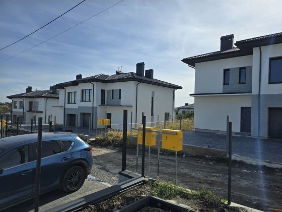 Котедж у Зубрі з великою ділянкою! Зубра