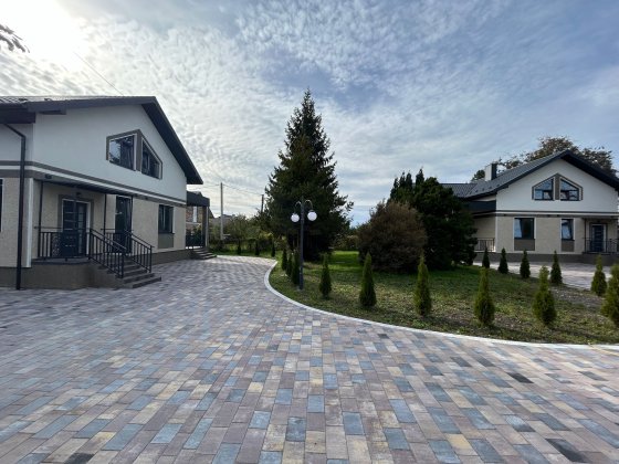 Продаж будинку - передмістя   Львова с. Зимна Вода 185 м2. Діл 8 сот. Зимняя Вода