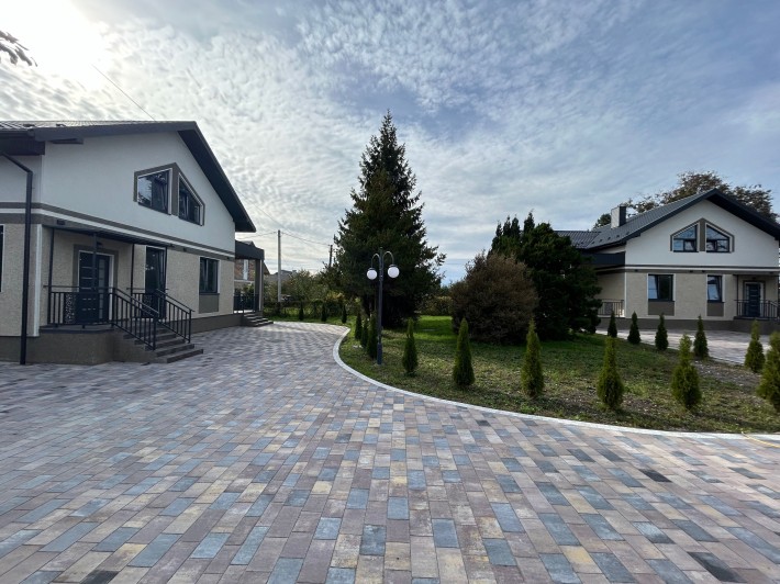 Продаж будинку - передмістя   Львова с. Зимна Вода 185 м2. Діл 8 сот. - фото 1