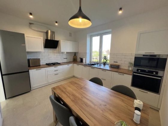 Просторий будинок з ремонтом, 9 соток, с.Малехів Малехов