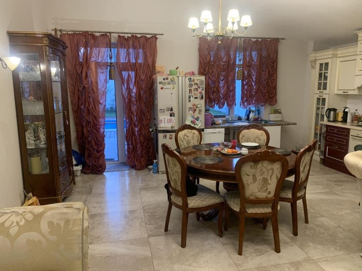 Продам одноэтажный дом с бассейном и террасой в Совиньоне (196-710) - фото 1