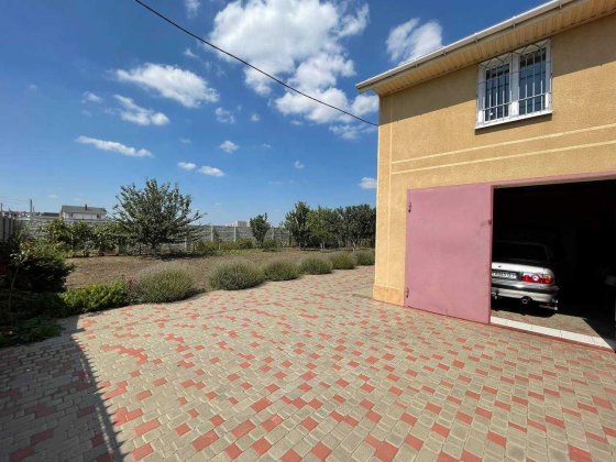 Продам  2-поверховий будинок у Фонтанці з великою ділянкою Фонтанка