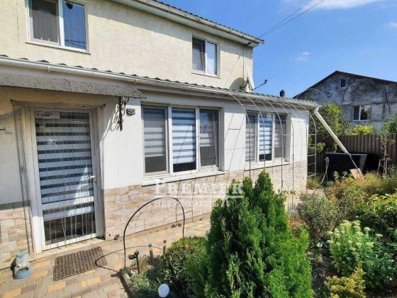 У продажу 2 поверх. будинок у смт. Великодолинське Великодолинське