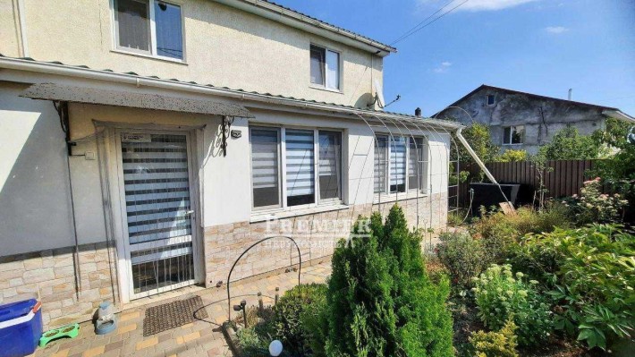 У продажу 2 поверх. будинок у смт. Великодолинське - фото 1