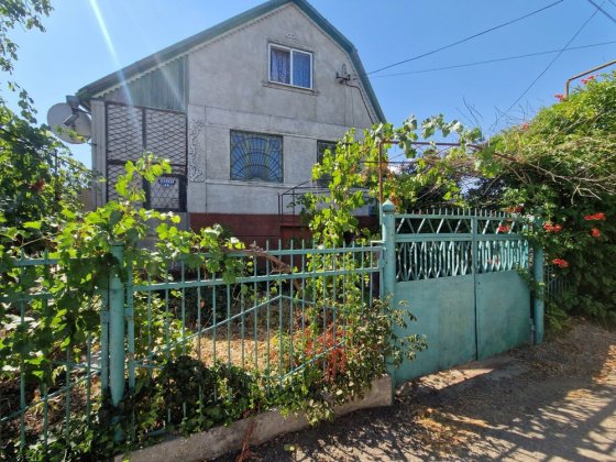 Продам капітальний будинок у Великодолинському