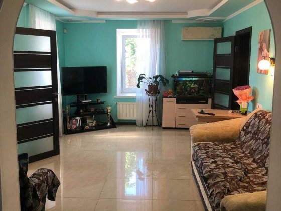 Дом с ремонтом Великодолинское с участком, гаражем , беседкой