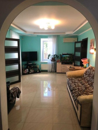 Дом с ремонтом Великодолинское с участком, гаражем , беседкой - фото 1