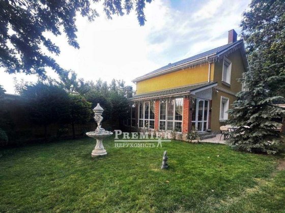 Терміновий продаж двоповерхового будинку Лески