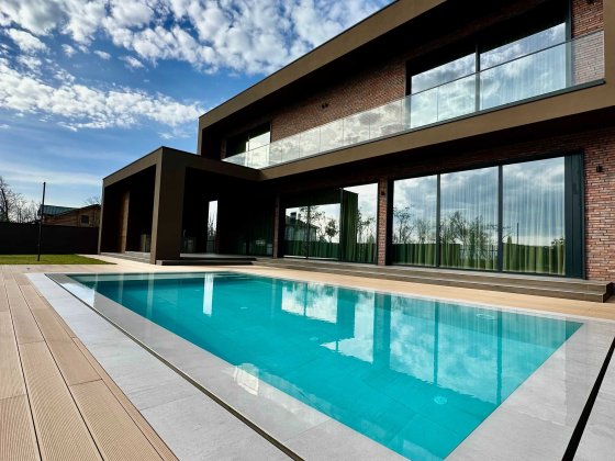 Современный дом с бассейном и видом на море 0% комиссии Лески