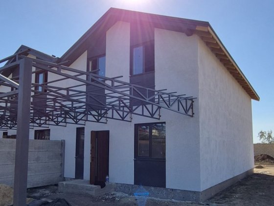 Таунхаус бiля моря. Закрита територія. Червона цегла, газ! Фонтанка