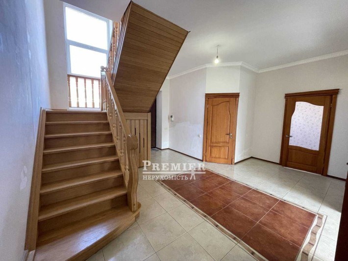 Будинок з ремонтом у Червоному Хуторі, 9 соток землі - фото 1