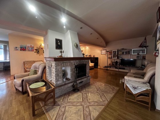 Капитальный дом с каминным залом , участком Молодежное