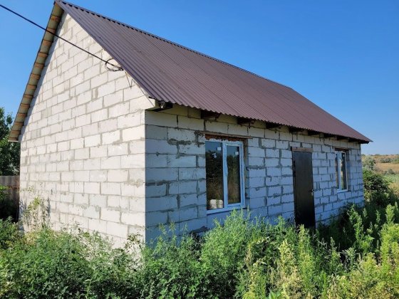 Продам коробку дома В. Дальнике на большом участке с выходом в водоём!