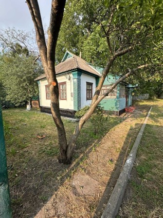 Будинок біля центру з ділянкою 8 соток - фото 1