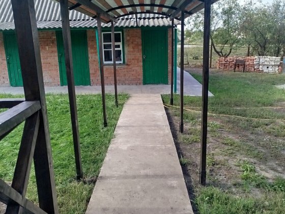 Продам будинок три кімнати Карлівка