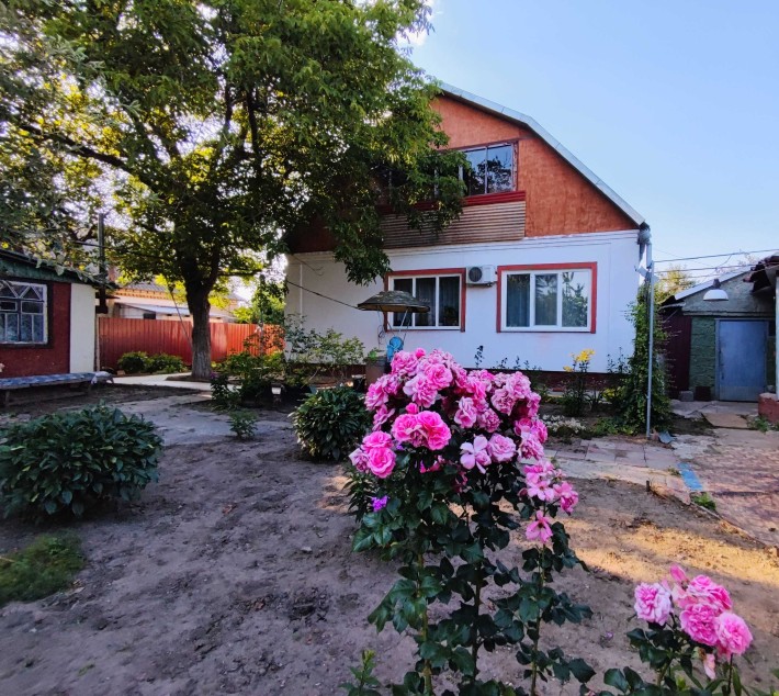 Двоповерховий Цегляний Будинок біля Тролейбусної Зупинки Розсошенці. - фото 1