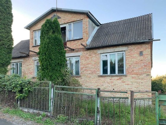 Продається цегляний будинок в центрі Обарова Обарів
