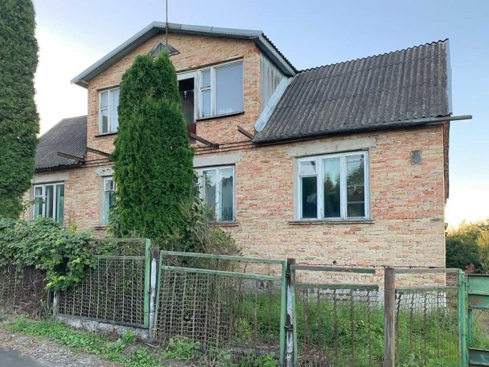Продається цегляний будинок в центрі Обарова - фото 1