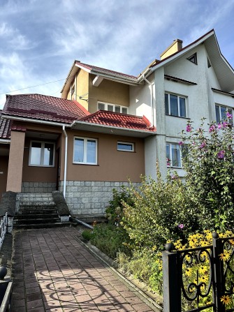 Продається котедж у центрі Острога, поруч з Острозькою академією! - фото 1