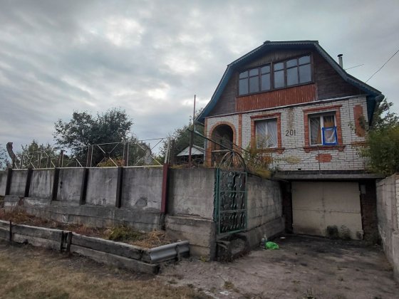 Земельна ділянка з будинком Верхня Сироватка