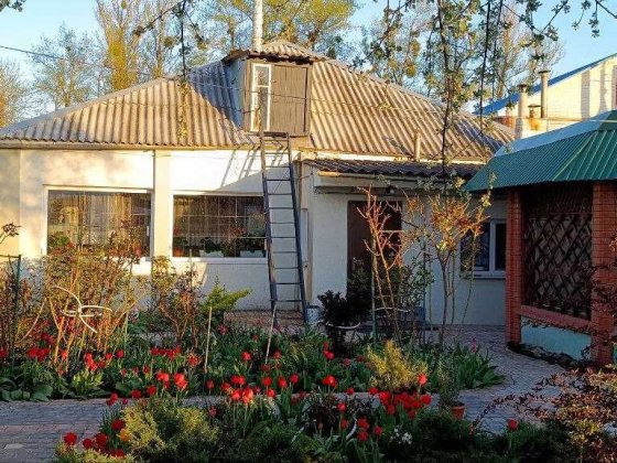 Продам СВОЮ усадьбу с домом и с земельным участком. Златопиль