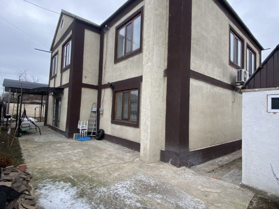 Роскішний двоповерховий будинок на богополі біля автовокзалу Первомайськ