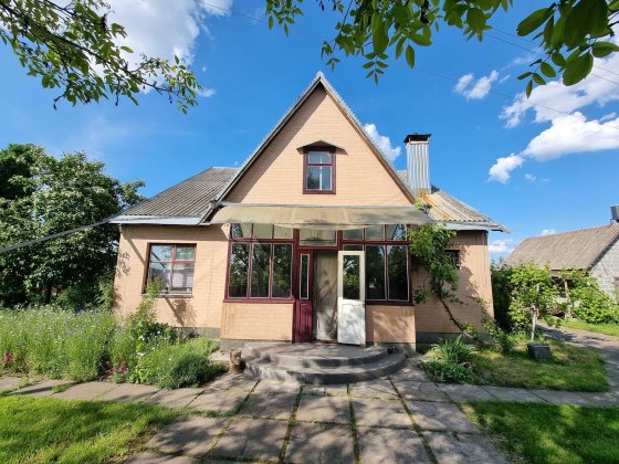 Будинок, с. Дубіївка, центр Дубіївка