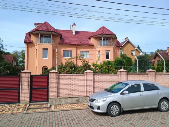 1/2 будинку по вул. Довженка в с. Годилів Годилов