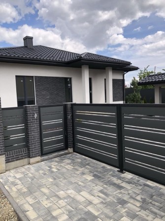 Продаж сучасного будинку в гарному районі міста - фото 1