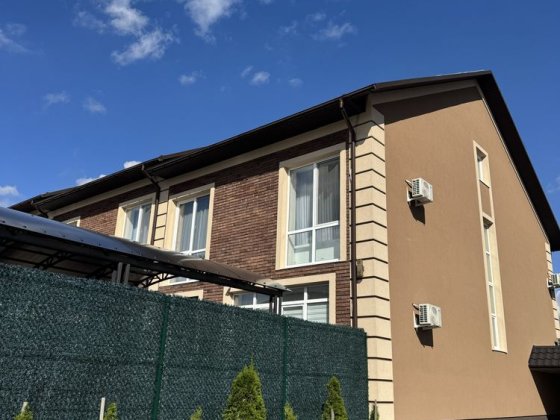 Продаж шикарного тауна в Коровії можна з розтермінуванням Коровия