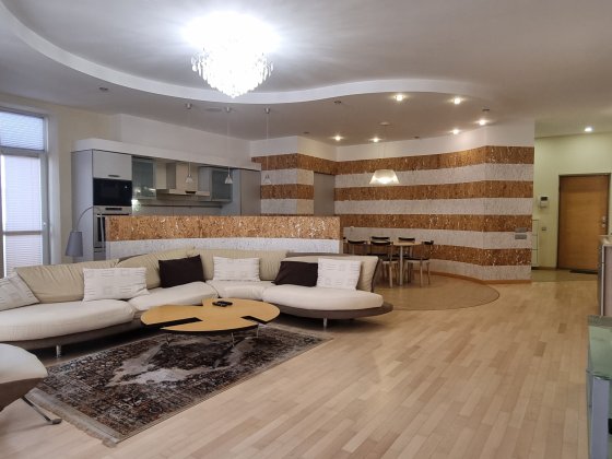 Без комісії! 3К квартира Б.Хмельницького, 41, центр, Університет, паркомісце Київ