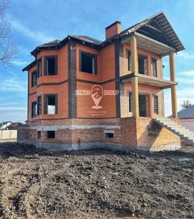 Будинок 320м.кв. в центрі - фото 1