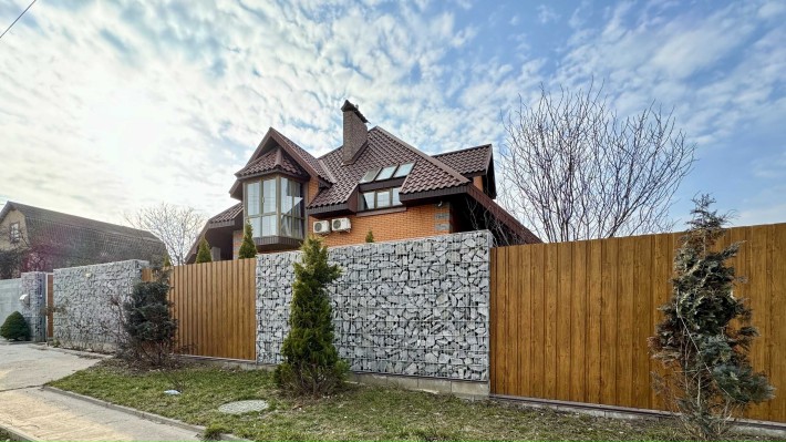 ТЕРМІНОВО!!!Продаж дуже якісного будинку 260 м2 в затишній локації! - фото 1