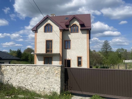 Будинок з частковим ремонтом Івано-Франківськ