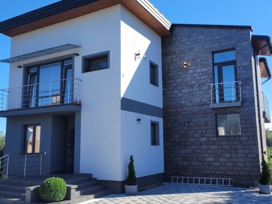 Продам сучасний будинок з ремонтом,земля - 8,6 сот,в р-н вул.Хоткевича Івано-Франківськ