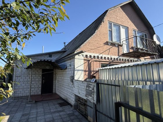 Продаж цегляного півбудинку в р-ні 6 школи Бориспіль