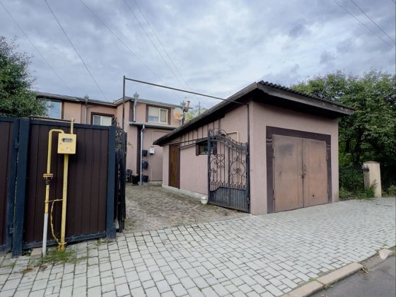 Продаю напівособняк з гаражем в Ів-Франківську. вул Кисілевської Ивано-Франковск