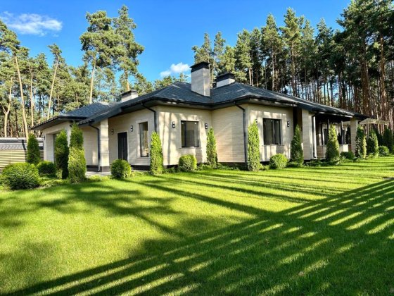 Будинок 285 м2 з чистовим оздобленням + травертин. 15 соток з соснами Буча